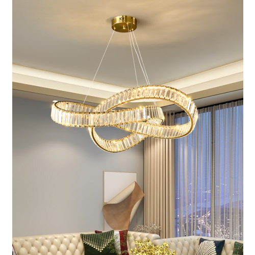 złota lampa kryształowa