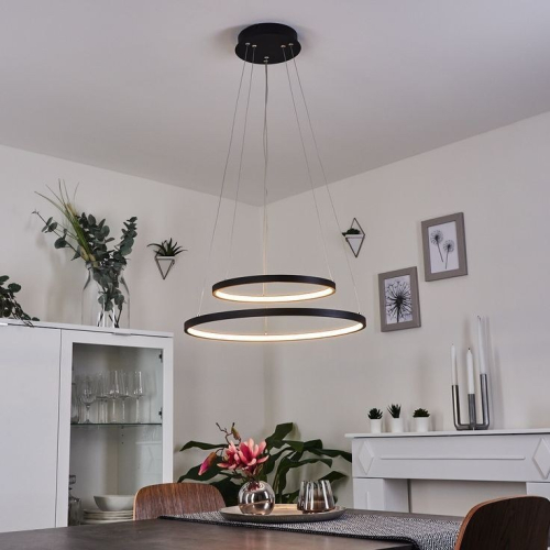 Czarna lampa sufitowa Ring LED 60x40 w salonie