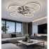 Chromowany plafon LED ring w nowoczesnym salonie